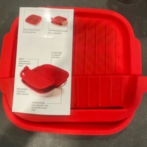 Red Silicone Microwave Bacon Cooker